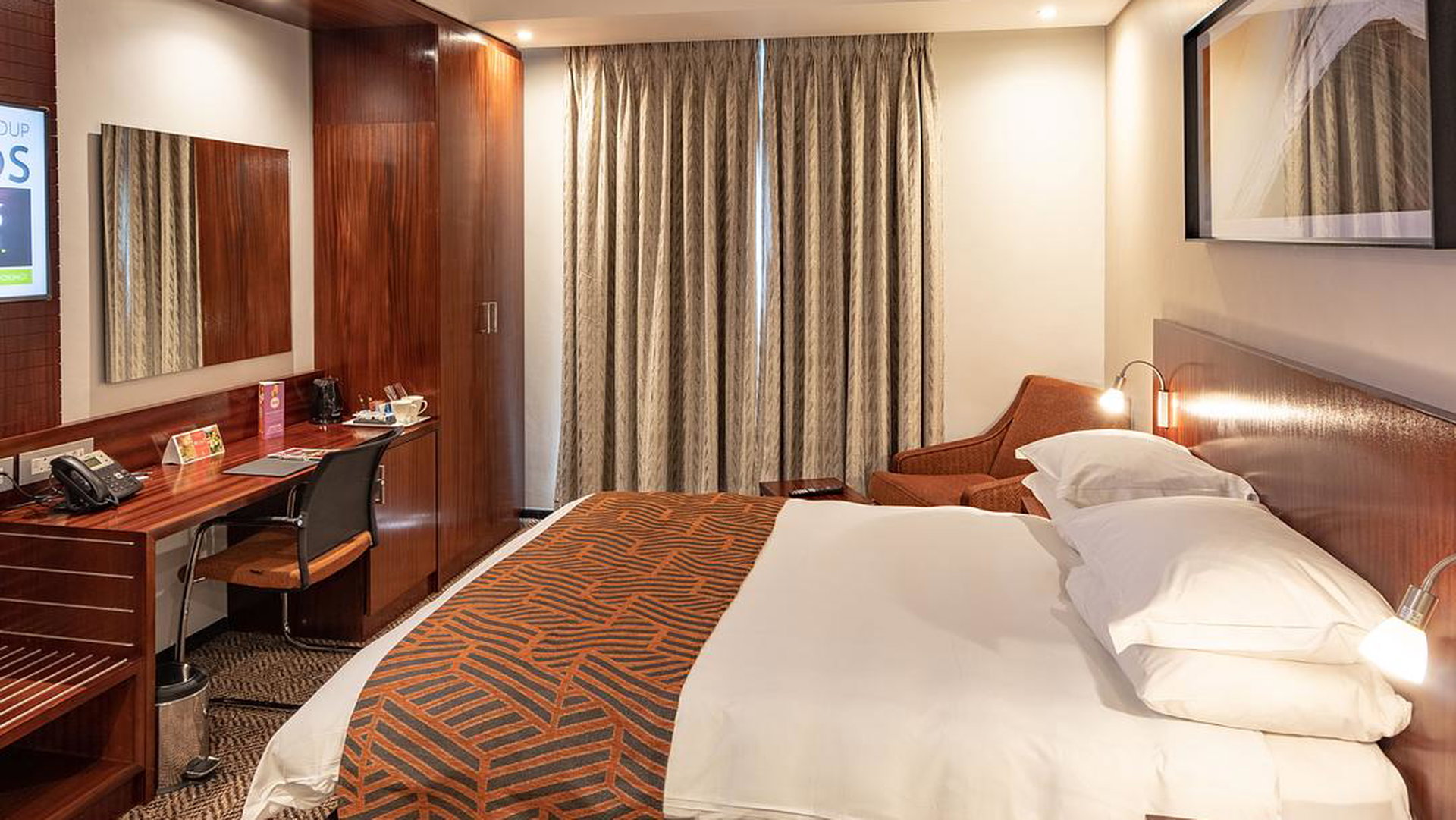City Lodge OR Tambo Airport — room